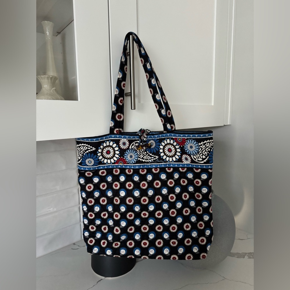 Vera Bradley Black and White Floral Tote. Excellent condition with no stains.